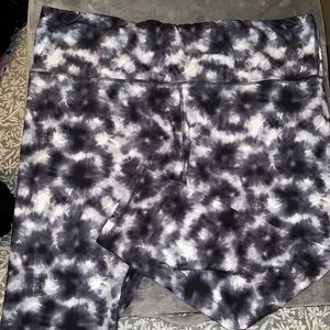 Athletic Leggings. Brand: STUDIO Size: 2XL Never worn. Black/White/Tie Dye